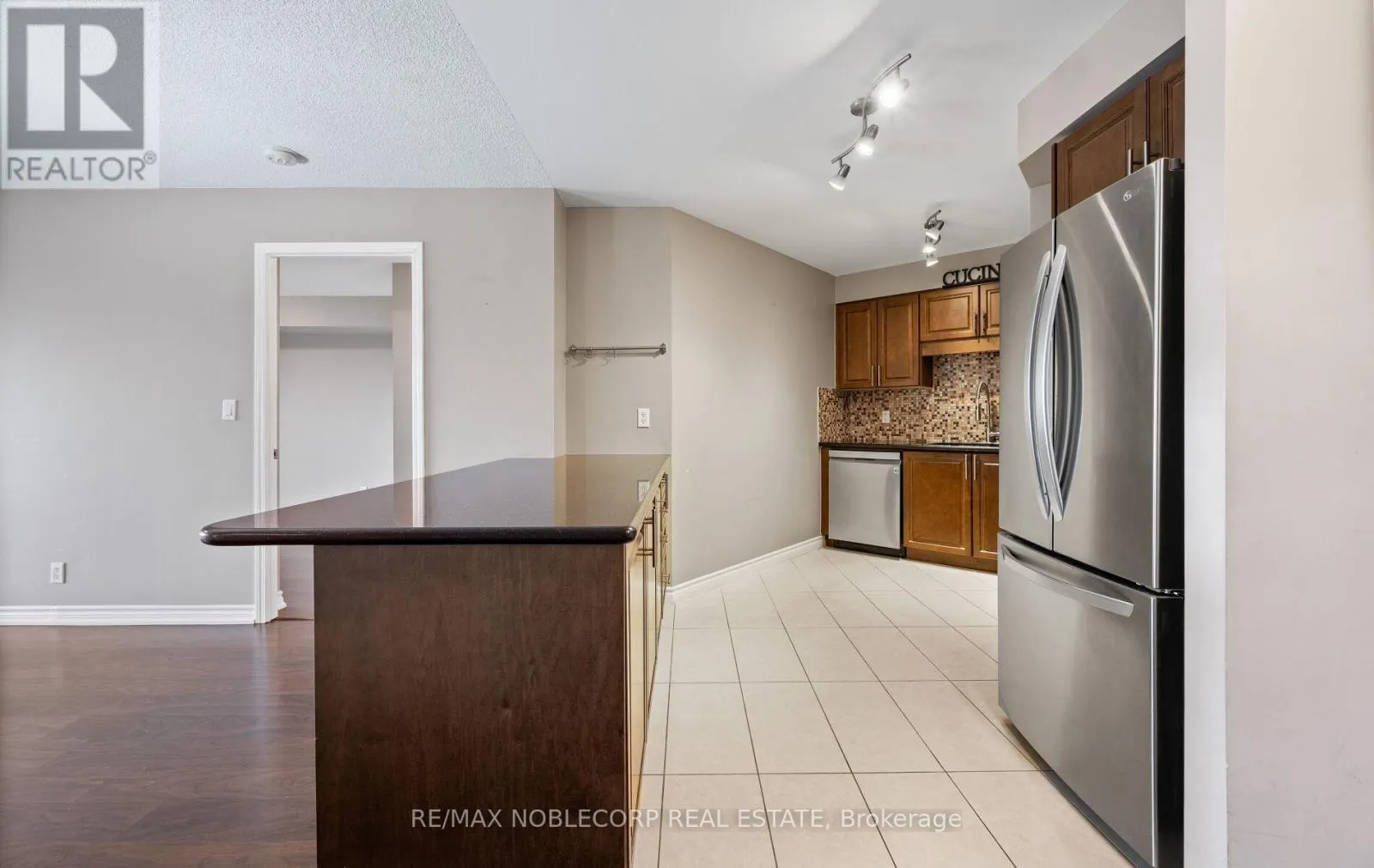 928 - 18 HARDING BOULEVARD