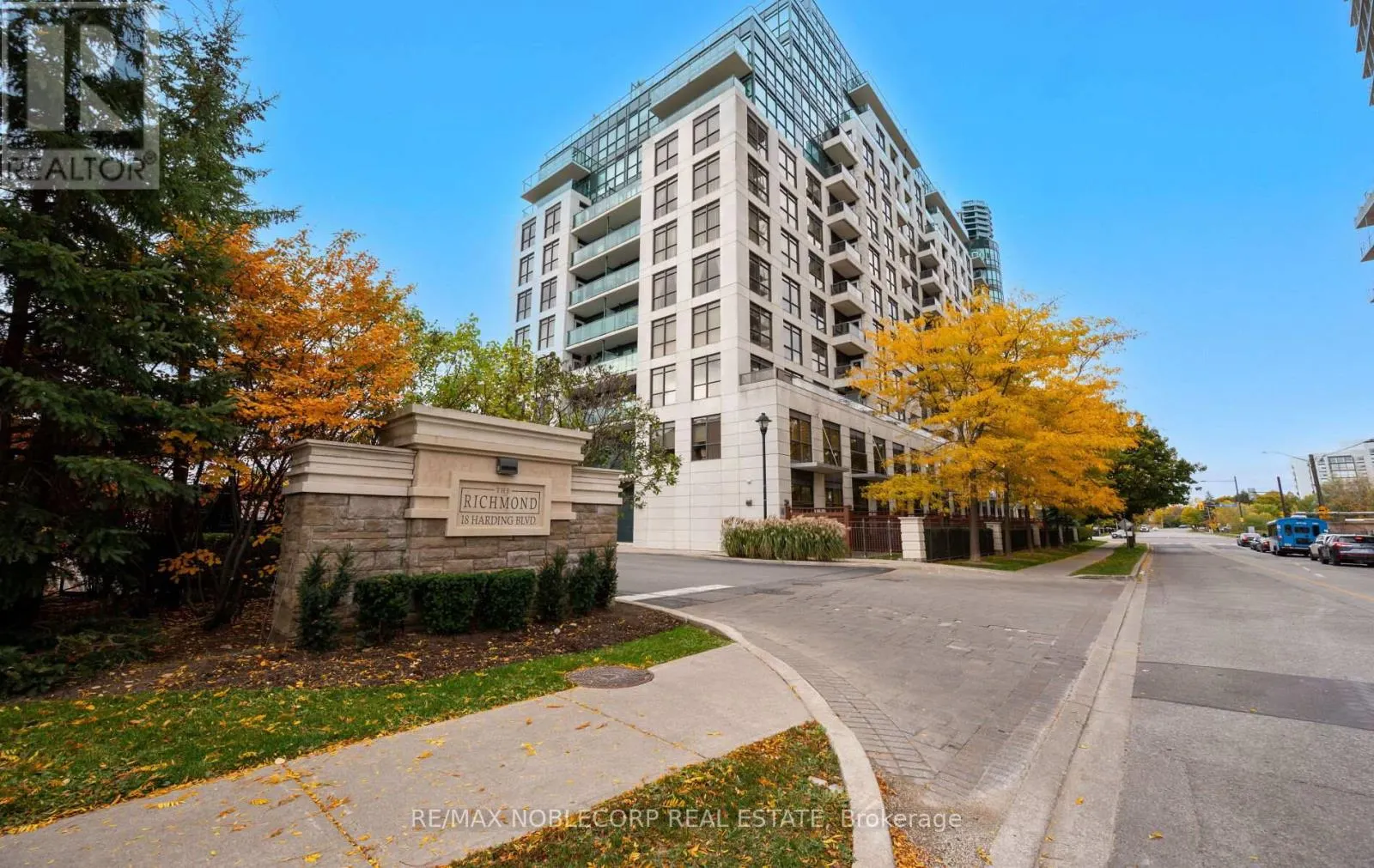 928 - 18 HARDING BOULEVARD
