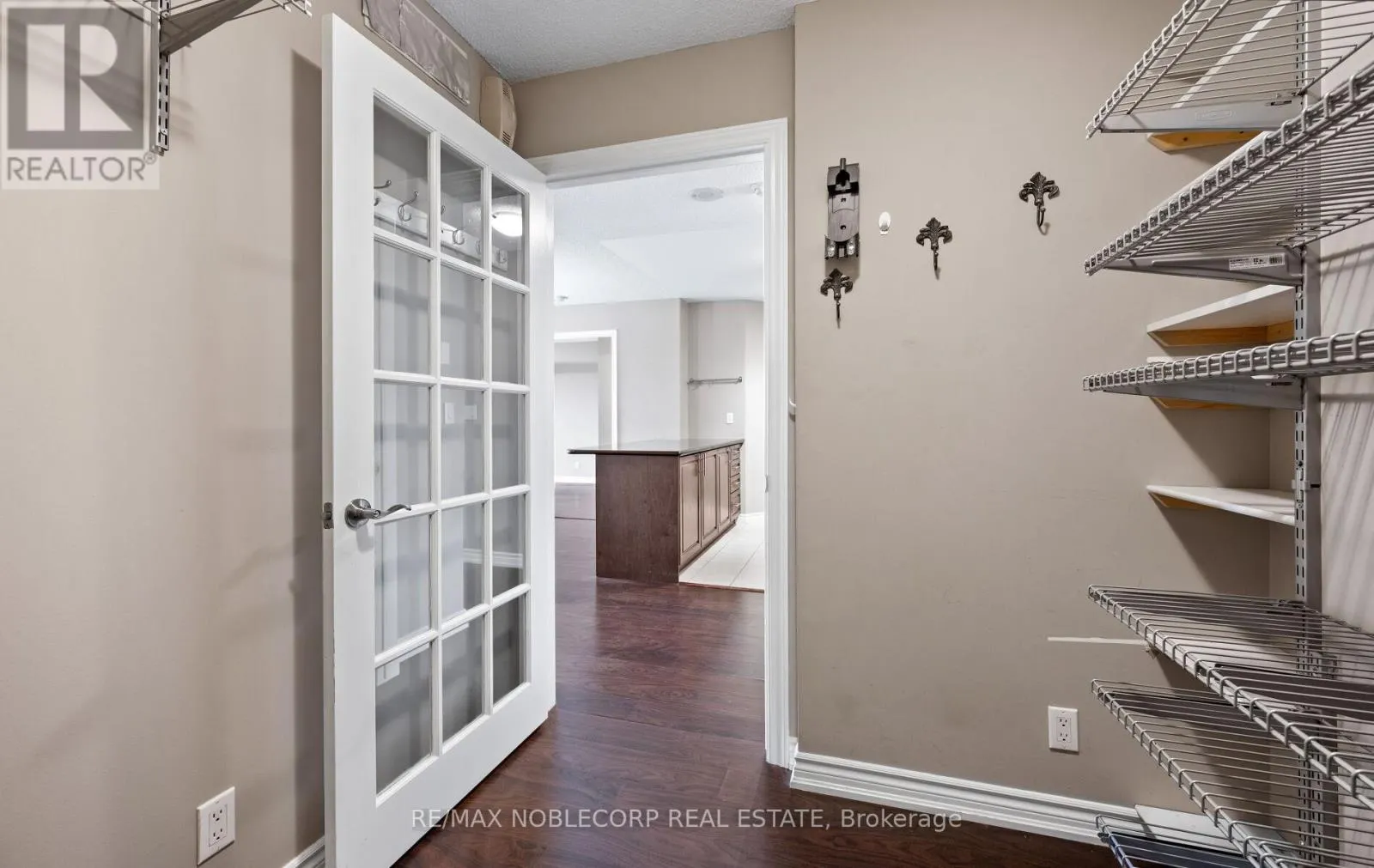 928 - 18 HARDING BOULEVARD