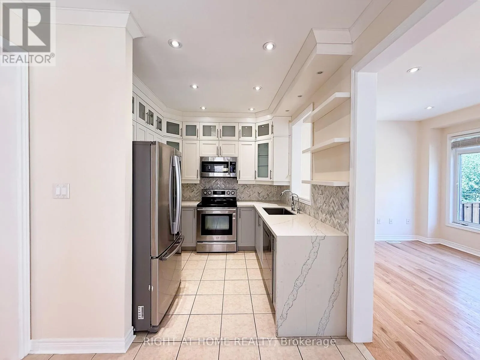 UPPER - 54 GEORGE KIRBY STREET