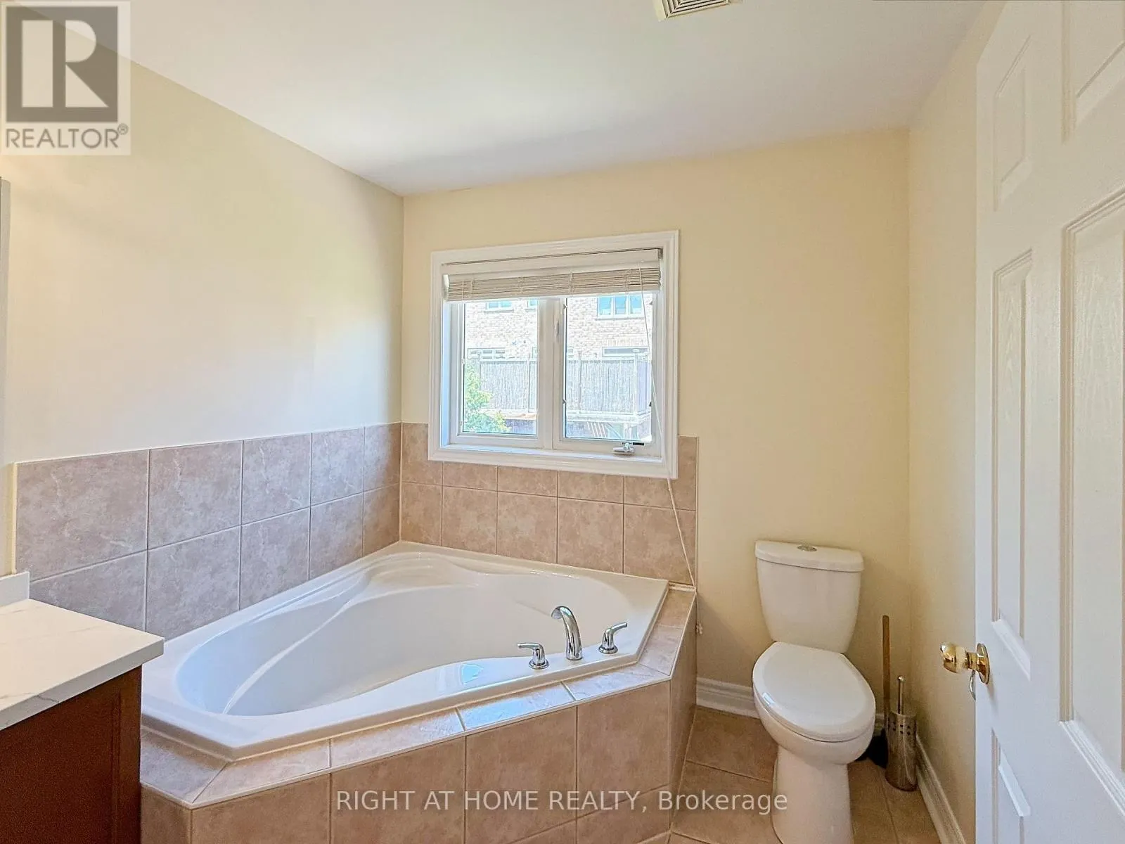 UPPER - 54 GEORGE KIRBY STREET