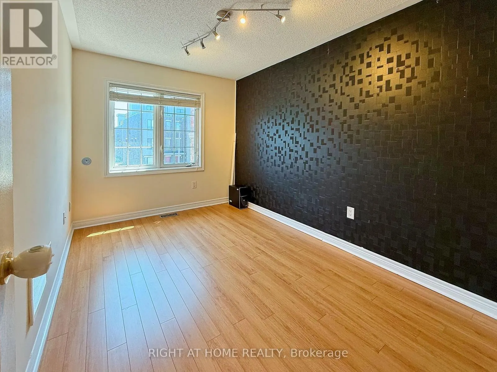 UPPER - 54 GEORGE KIRBY STREET