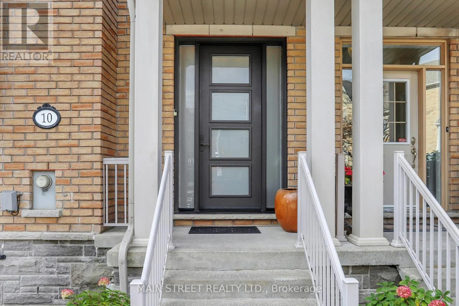 10 - 8900 BATHURST STREET