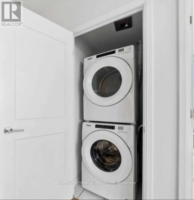 2004 - 7895 JANE STREET