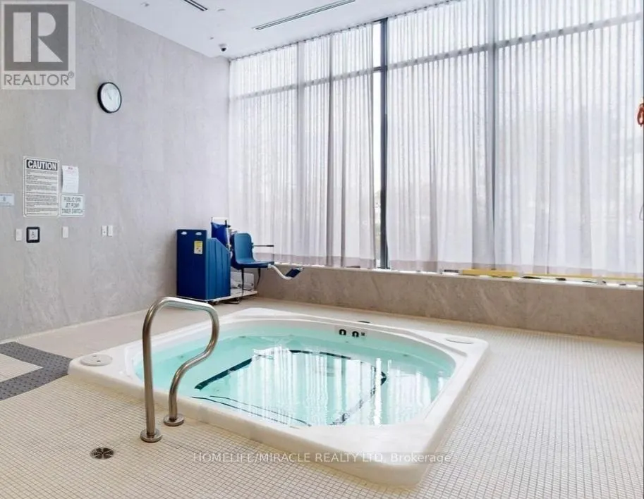 2004 - 7895 JANE STREET