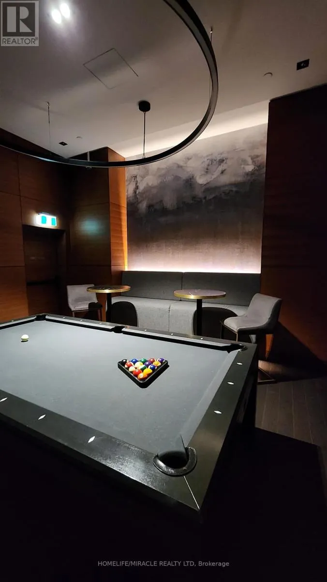 2004 - 7895 JANE STREET