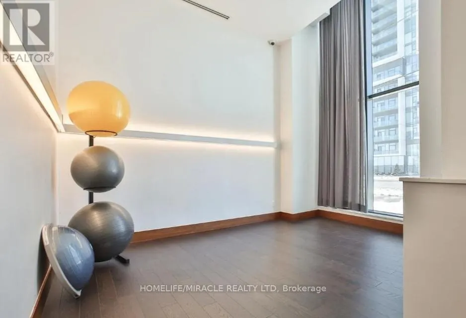 2004 - 7895 JANE STREET