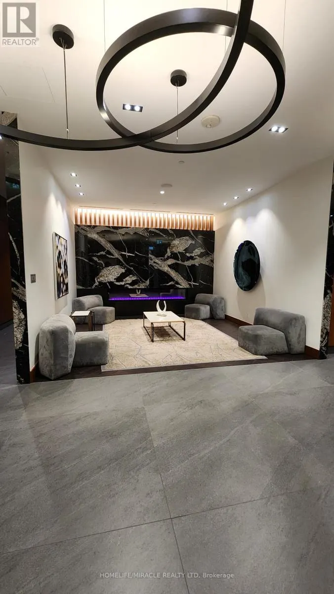 2004 - 7895 JANE STREET