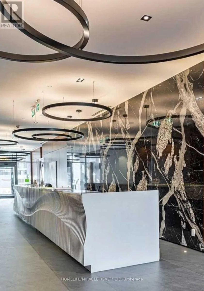 2004 - 7895 JANE STREET