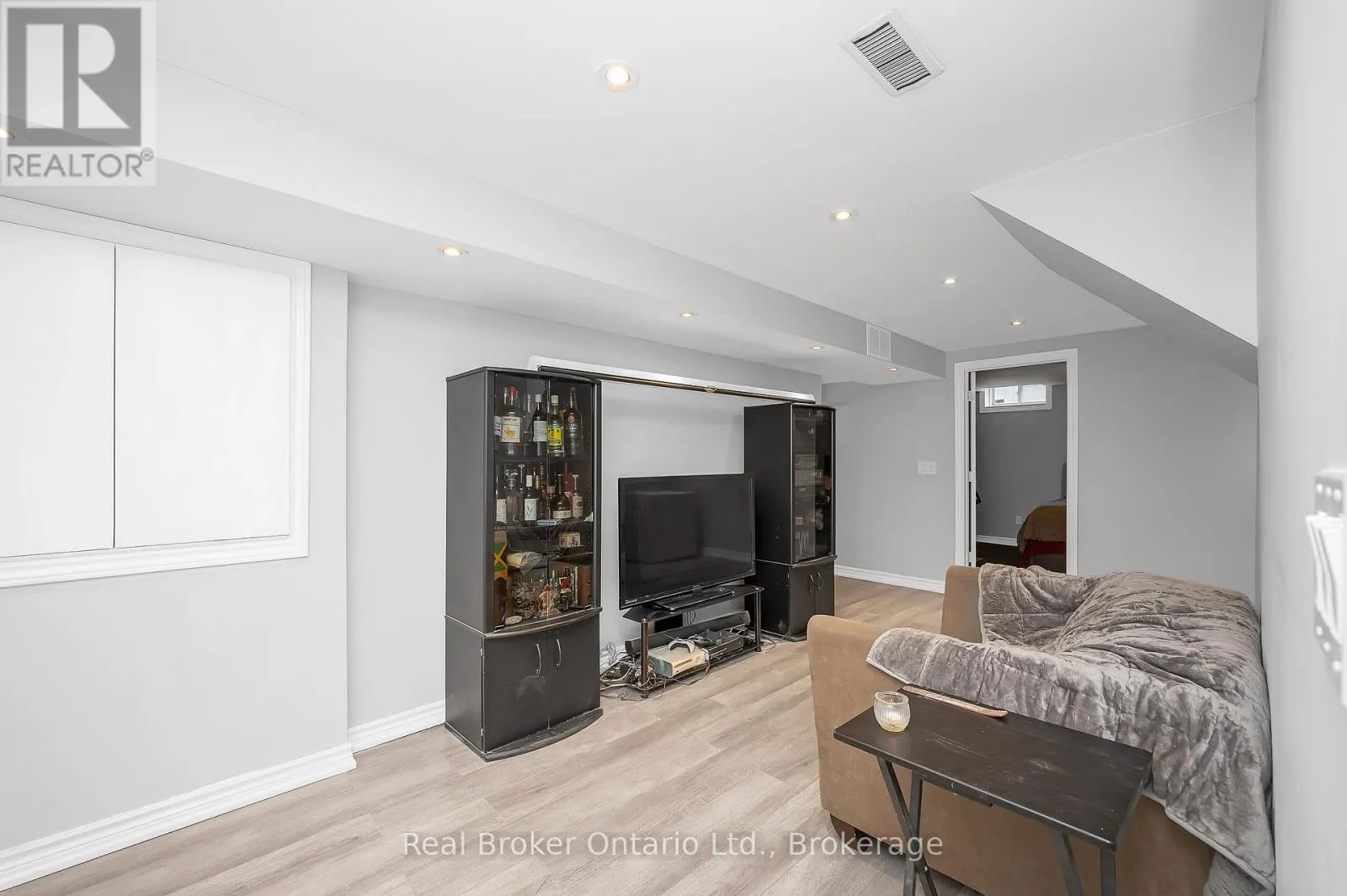 248 HAWKVIEW BOULEVARD