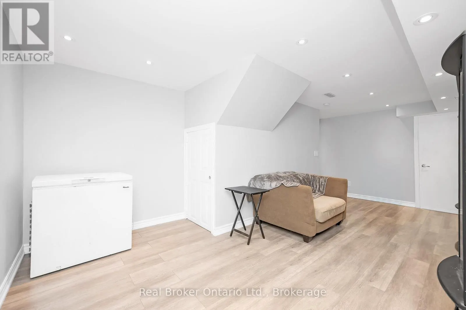 248 HAWKVIEW BOULEVARD