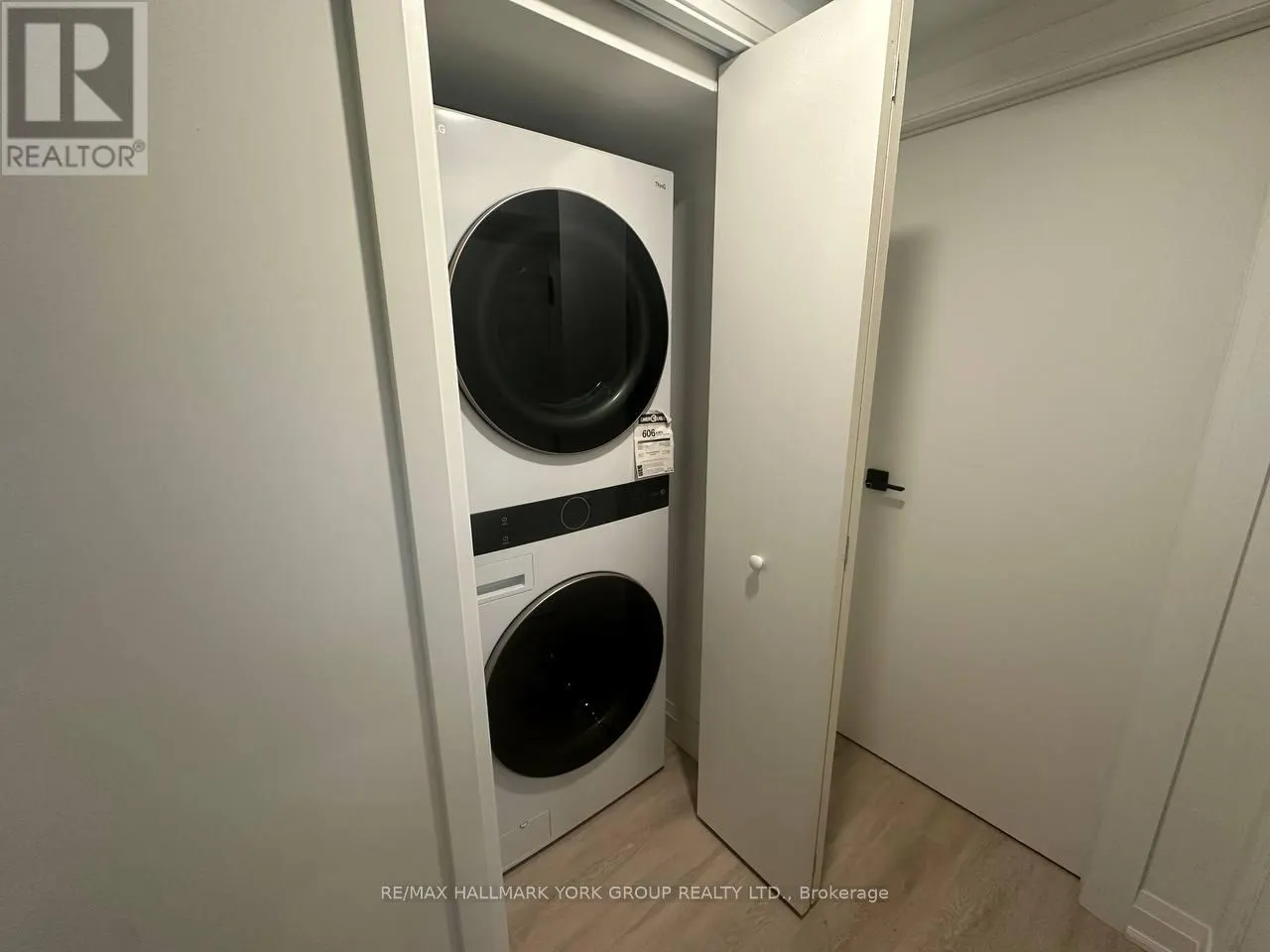 BASEMENT - 106 WOODPARK PLACE E