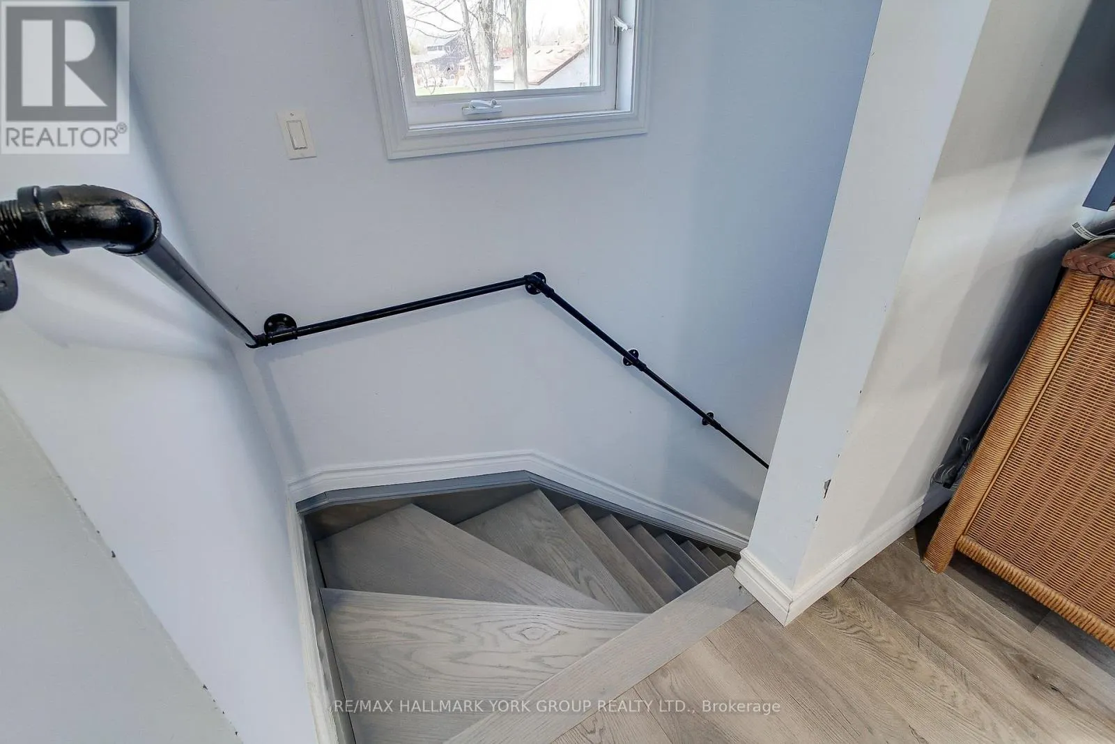 303 LAKE DR EAST UNIT A DRIVE