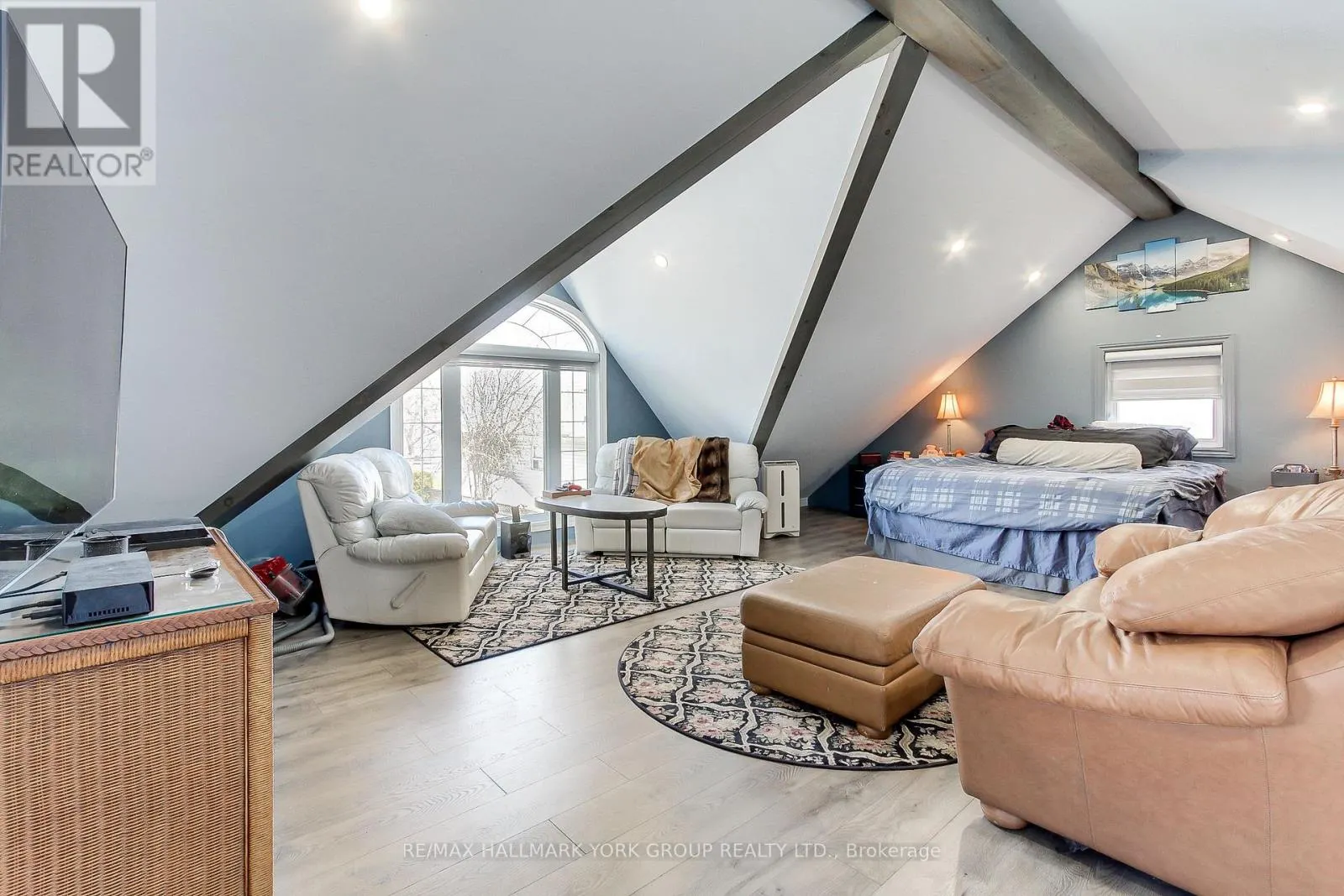 303 LAKE DR EAST UNIT A DRIVE