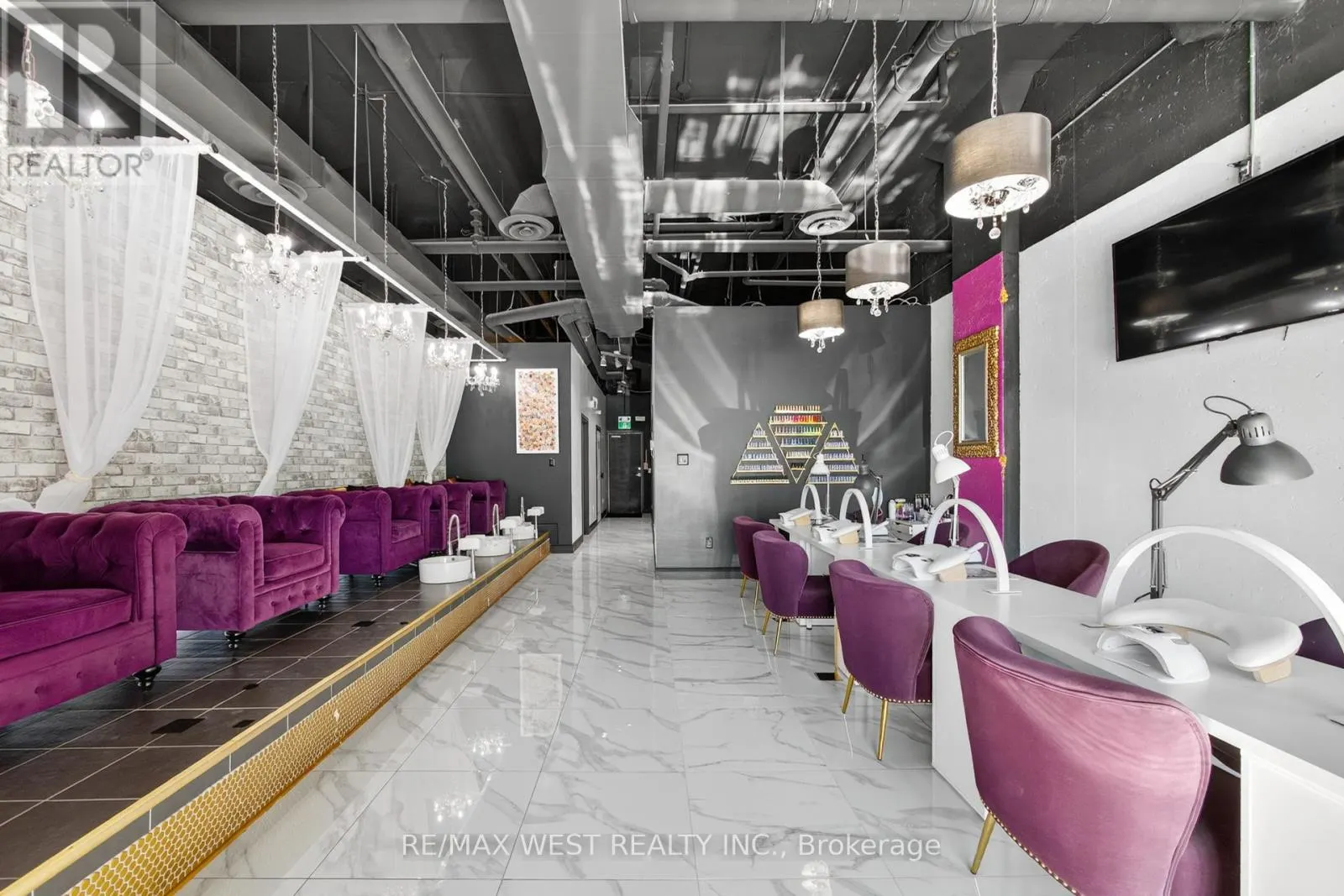 7 - 2396 MAJOR MACKENZIE DRIVE W