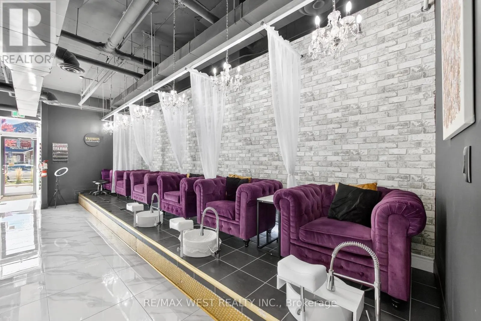 7 - 2396 MAJOR MACKENZIE DRIVE W