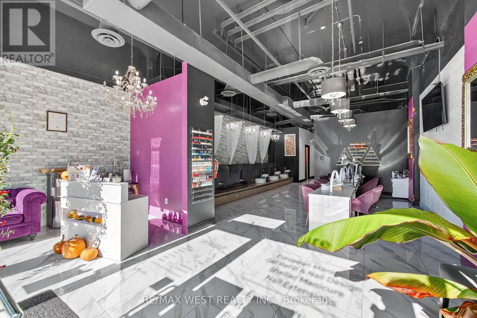 7 - 2396 MAJOR MACKENZIE DRIVE W