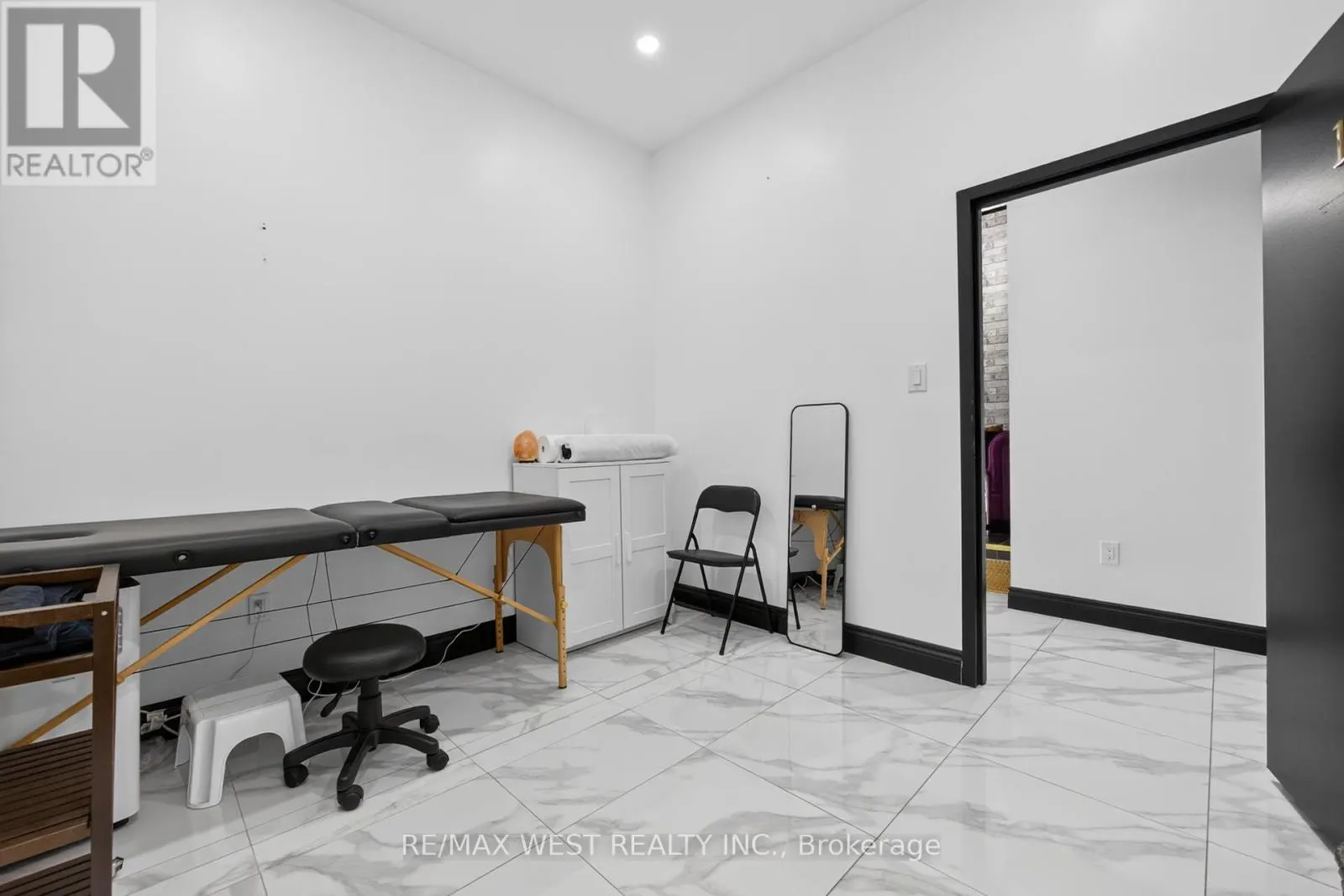 7 - 2396 MAJOR MACKENZIE DRIVE W