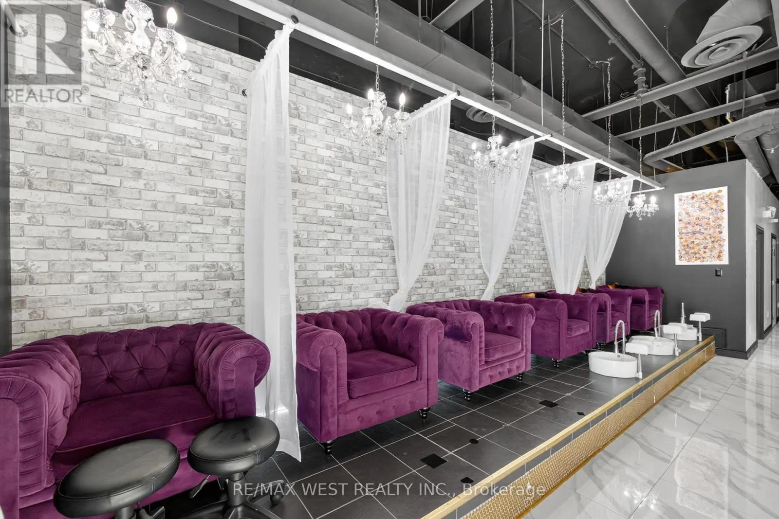 7 - 2396 MAJOR MACKENZIE DRIVE W