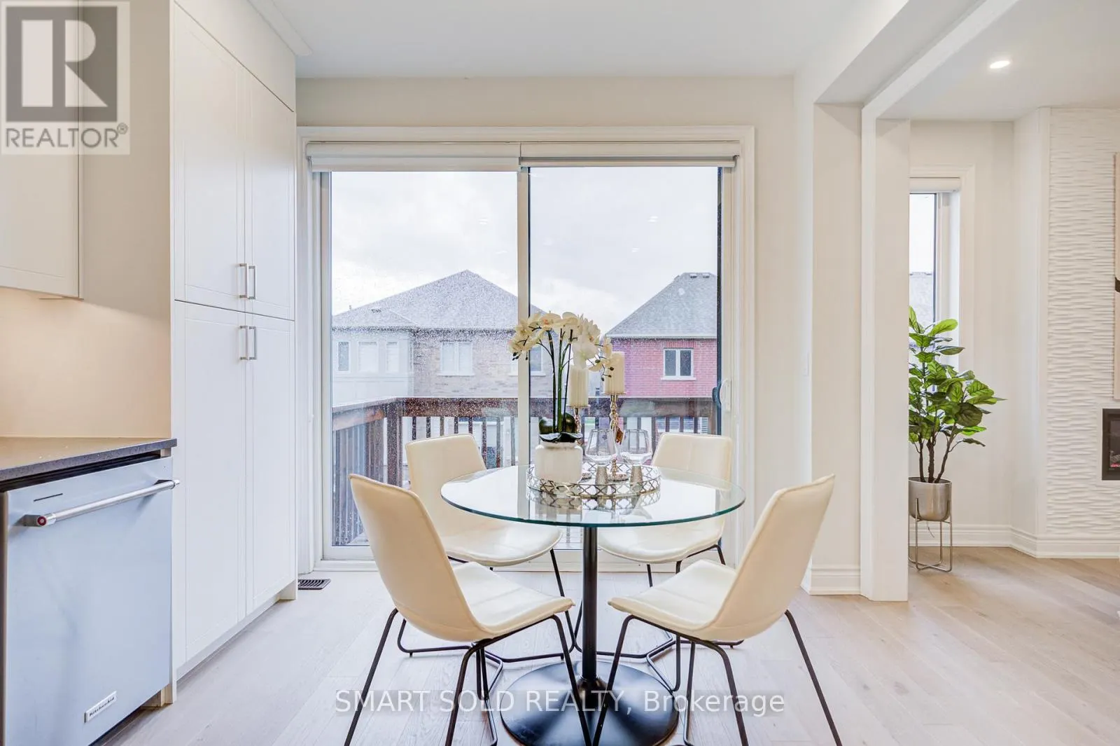 112 CARRIAGE SHOP BEND