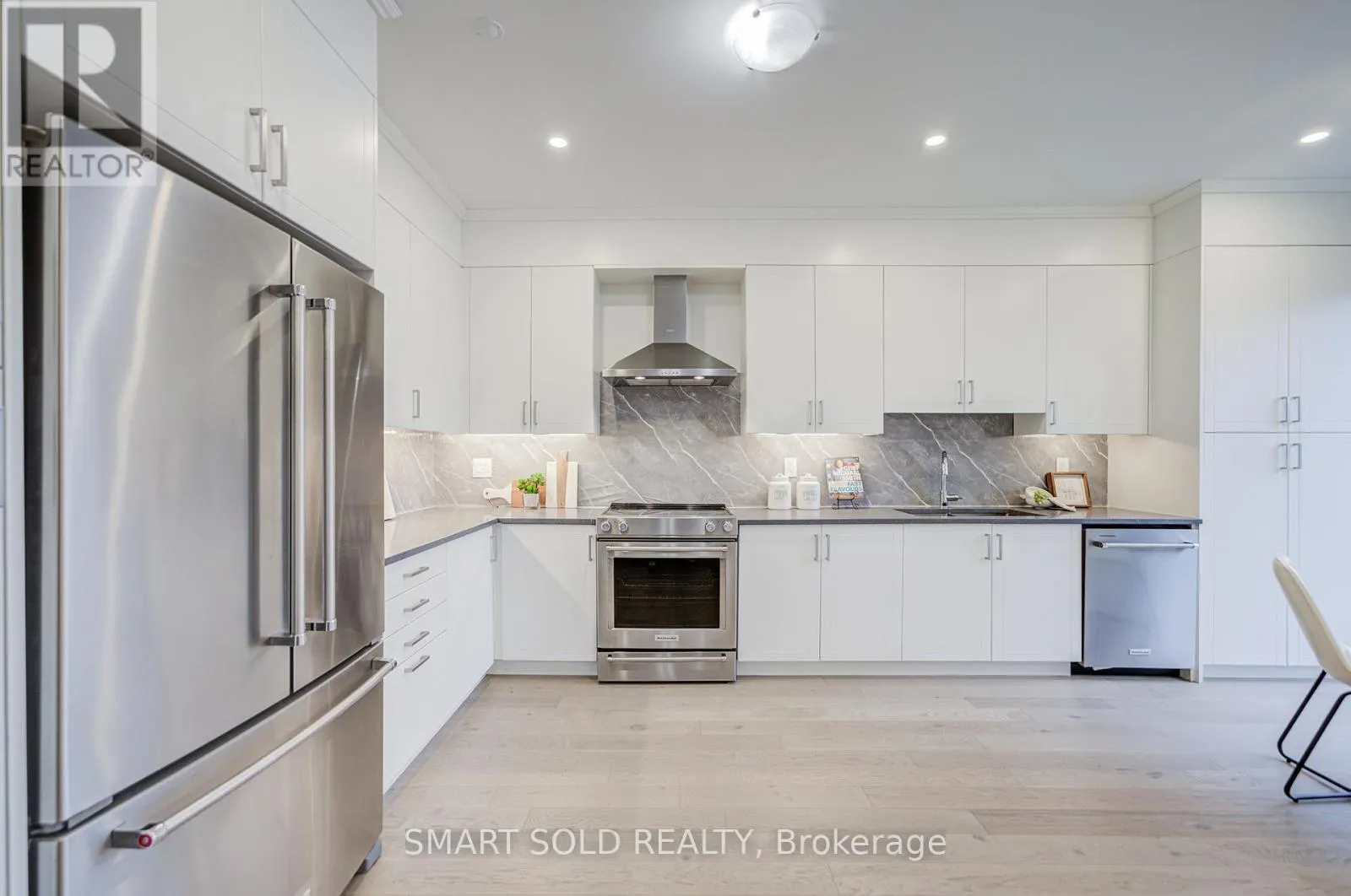 112 CARRIAGE SHOP BEND