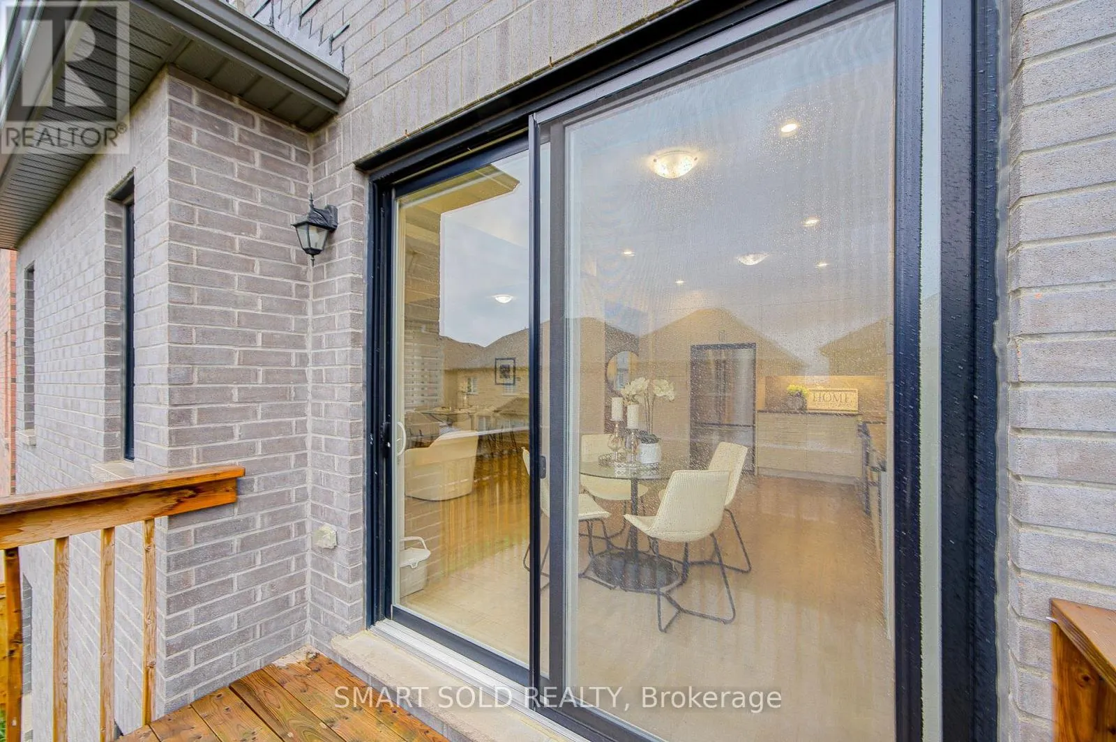 112 CARRIAGE SHOP BEND