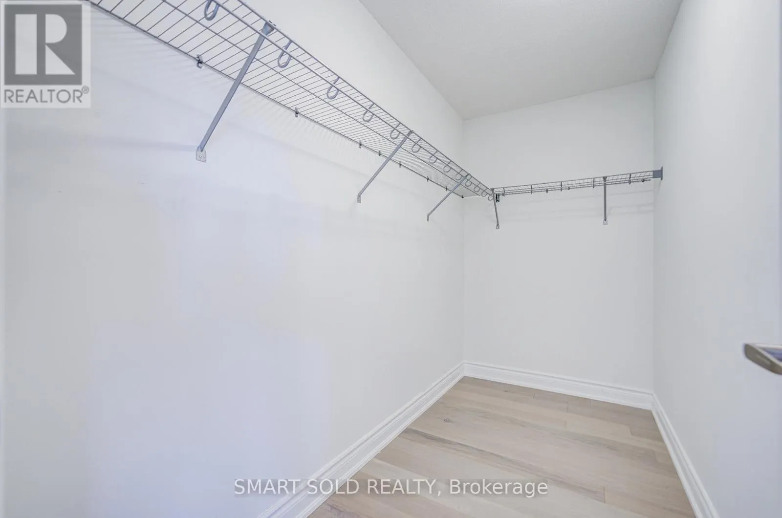 112 CARRIAGE SHOP BEND