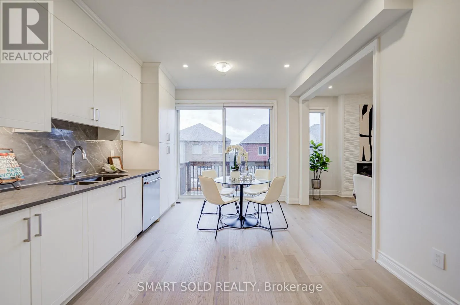 112 CARRIAGE SHOP BEND