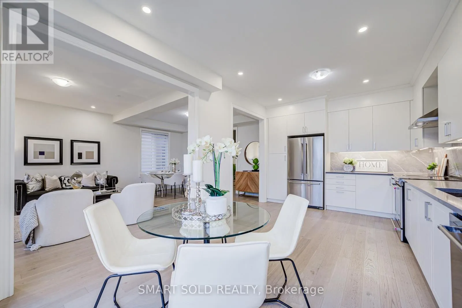 112 CARRIAGE SHOP BEND