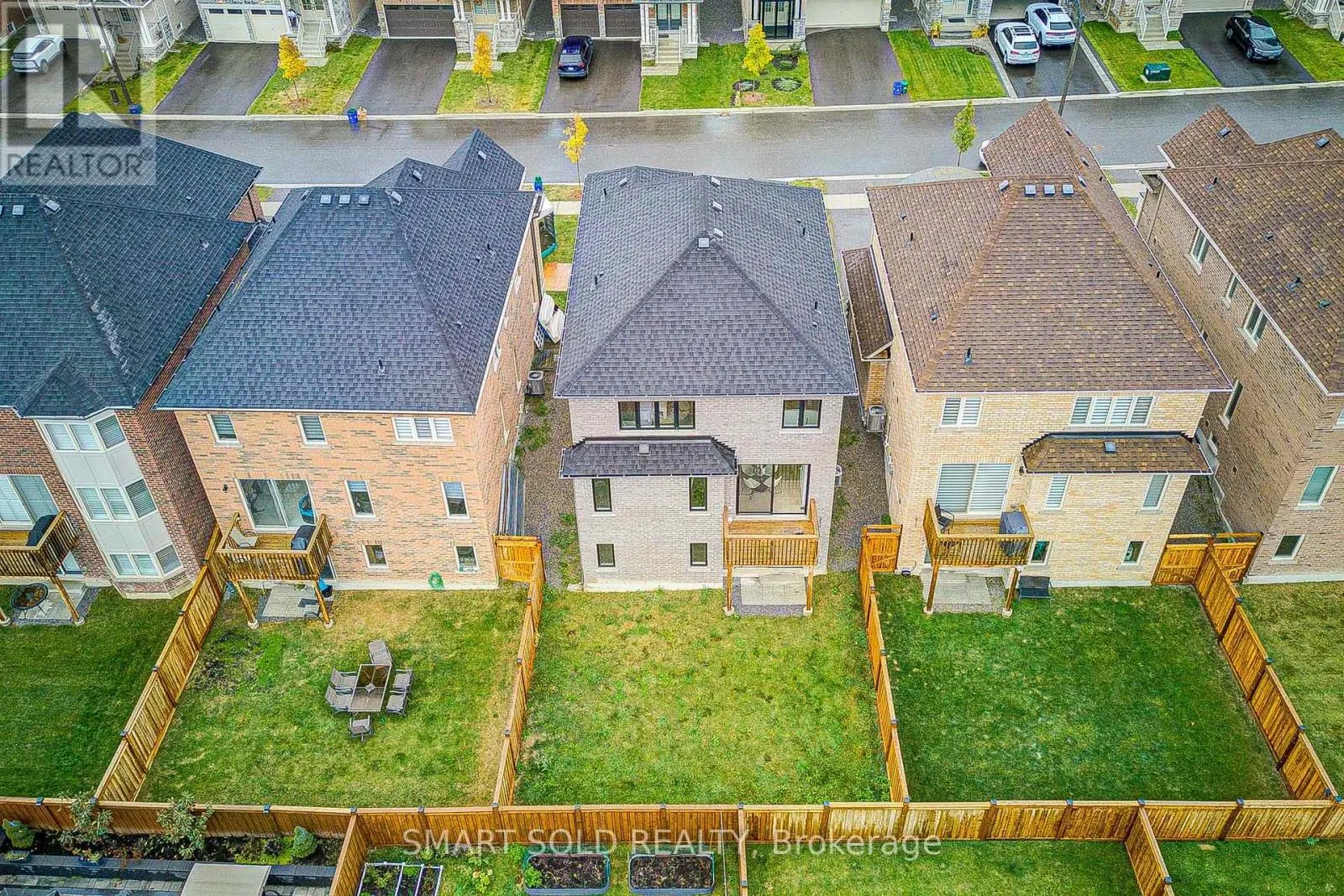 112 CARRIAGE SHOP BEND