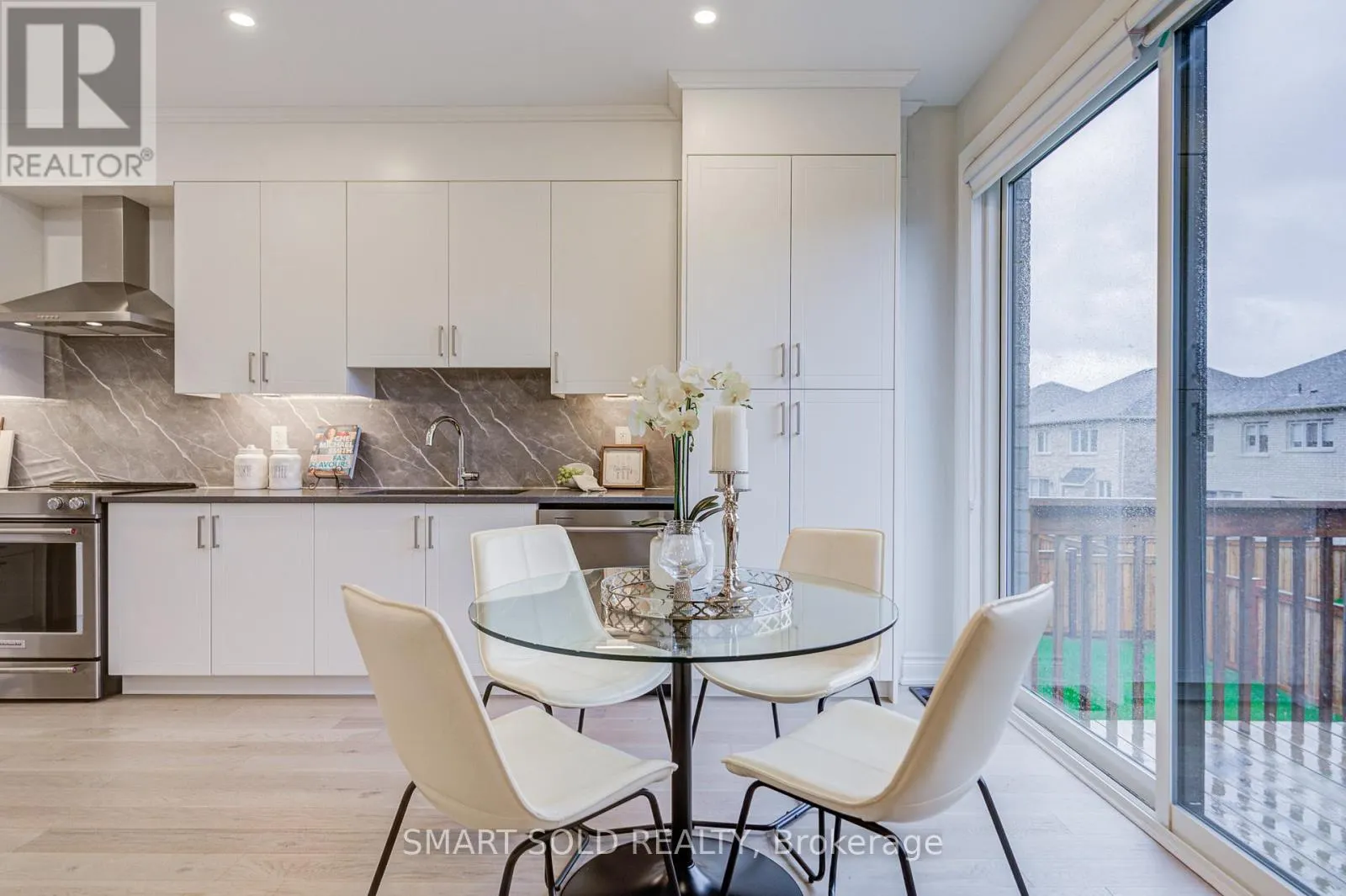 112 CARRIAGE SHOP BEND