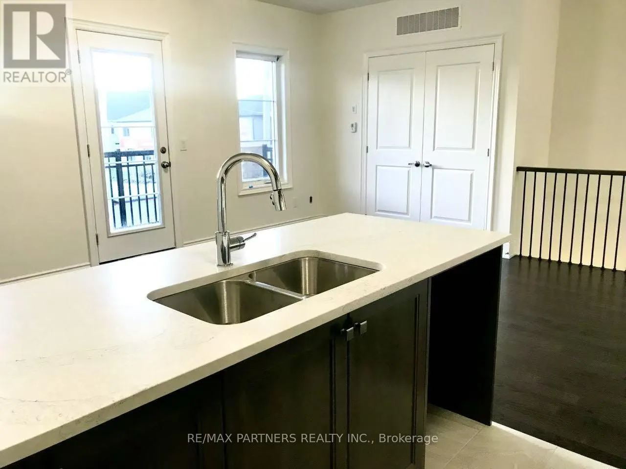 COACH - 9472 BAYVIEW AVENUE