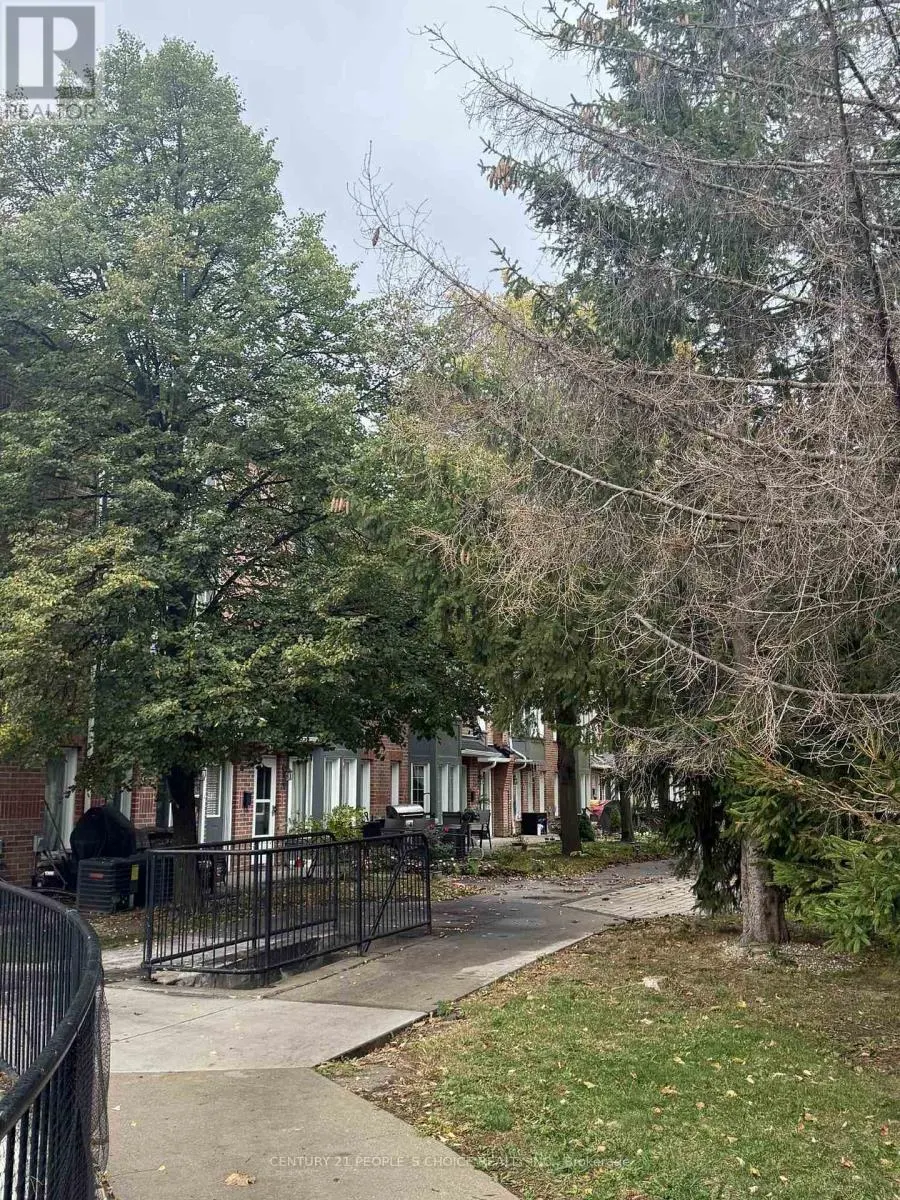 32 - 151 TOWNSGATE DRIVE