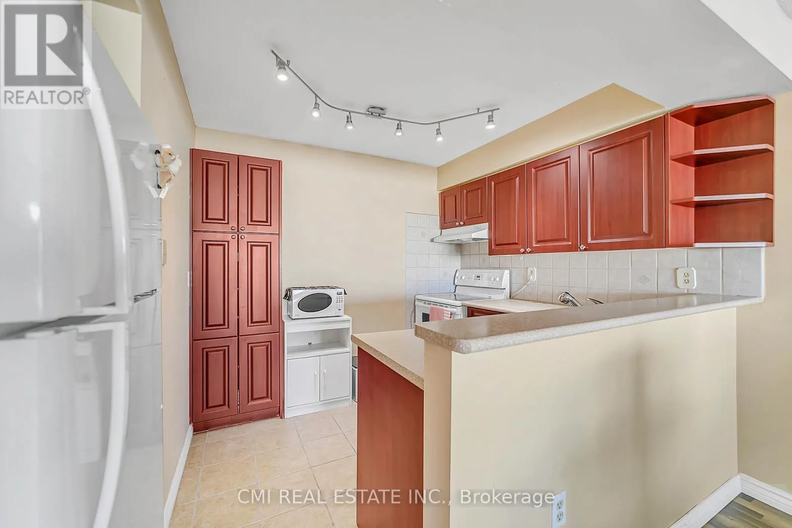 805 - 309 MAJOR MACKENZIE DRIVE E