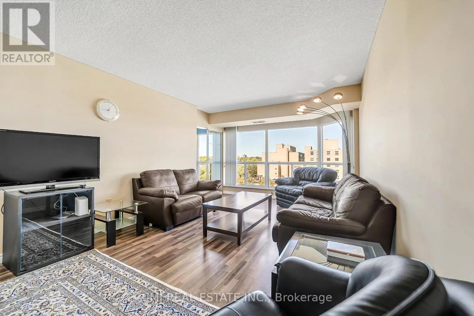 805 - 309 MAJOR MACKENZIE DRIVE E