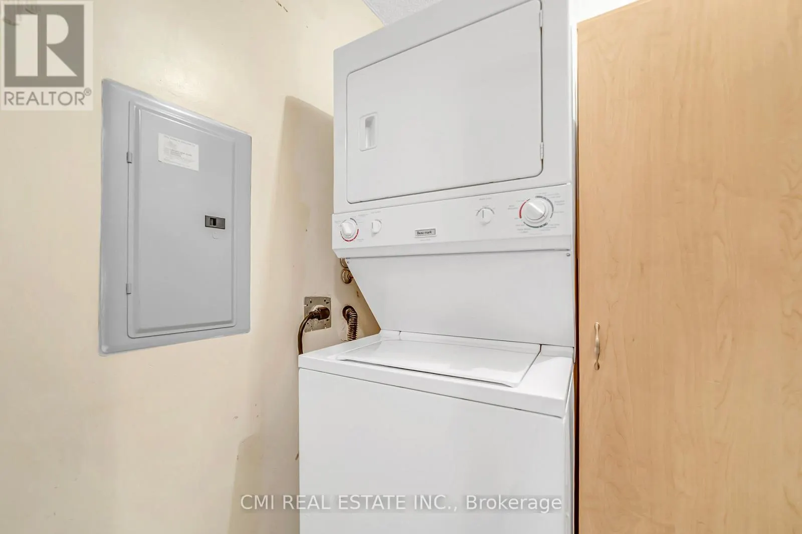 805 - 309 MAJOR MACKENZIE DRIVE E