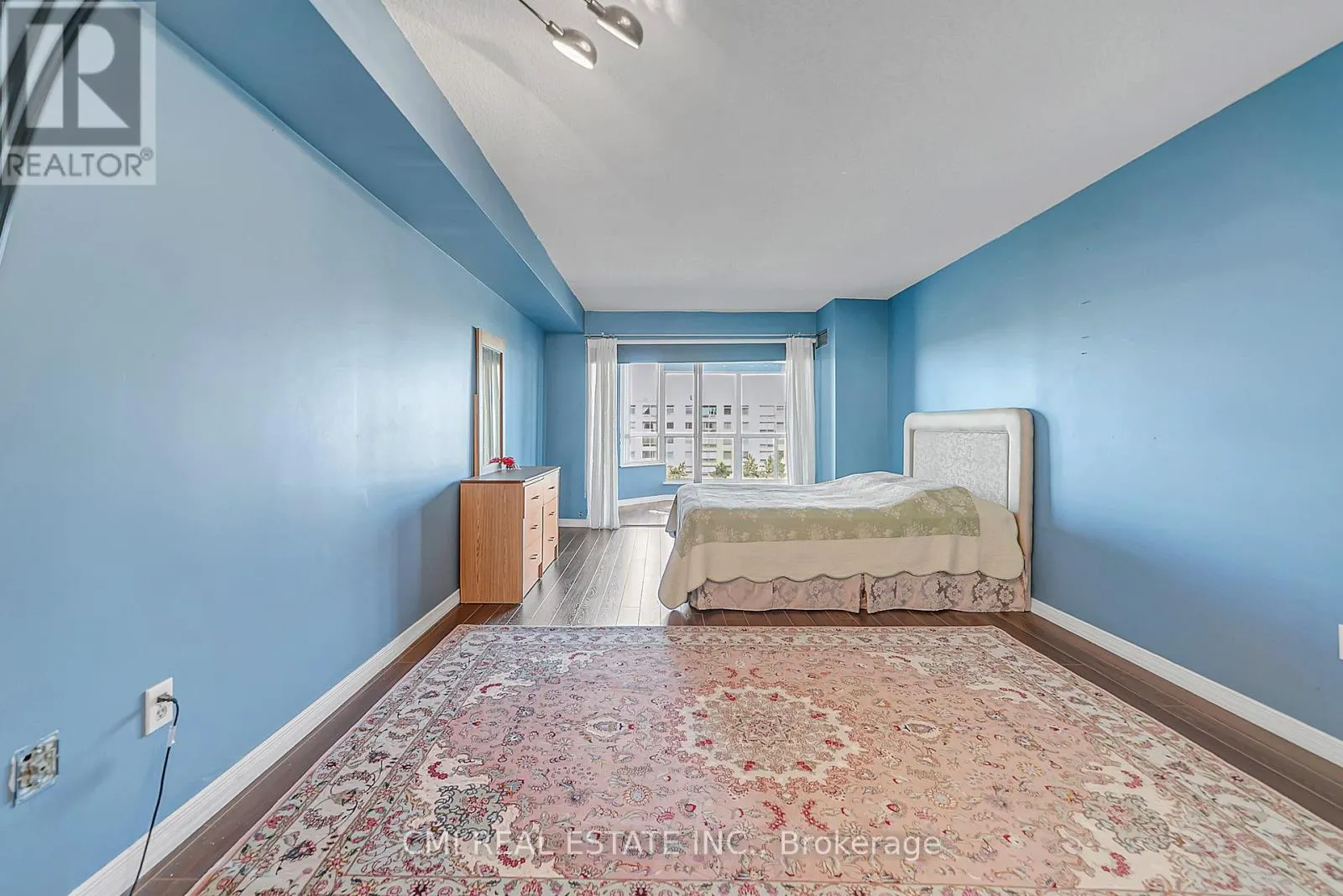 805 - 309 MAJOR MACKENZIE DRIVE E