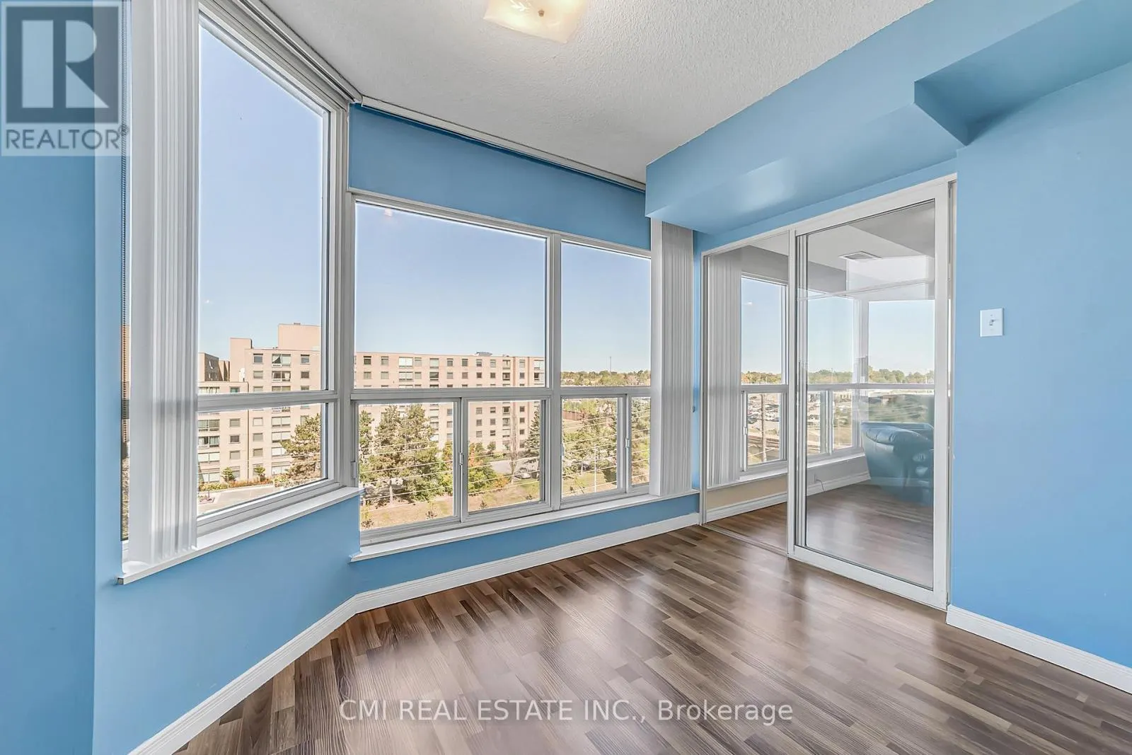 805 - 309 MAJOR MACKENZIE DRIVE E