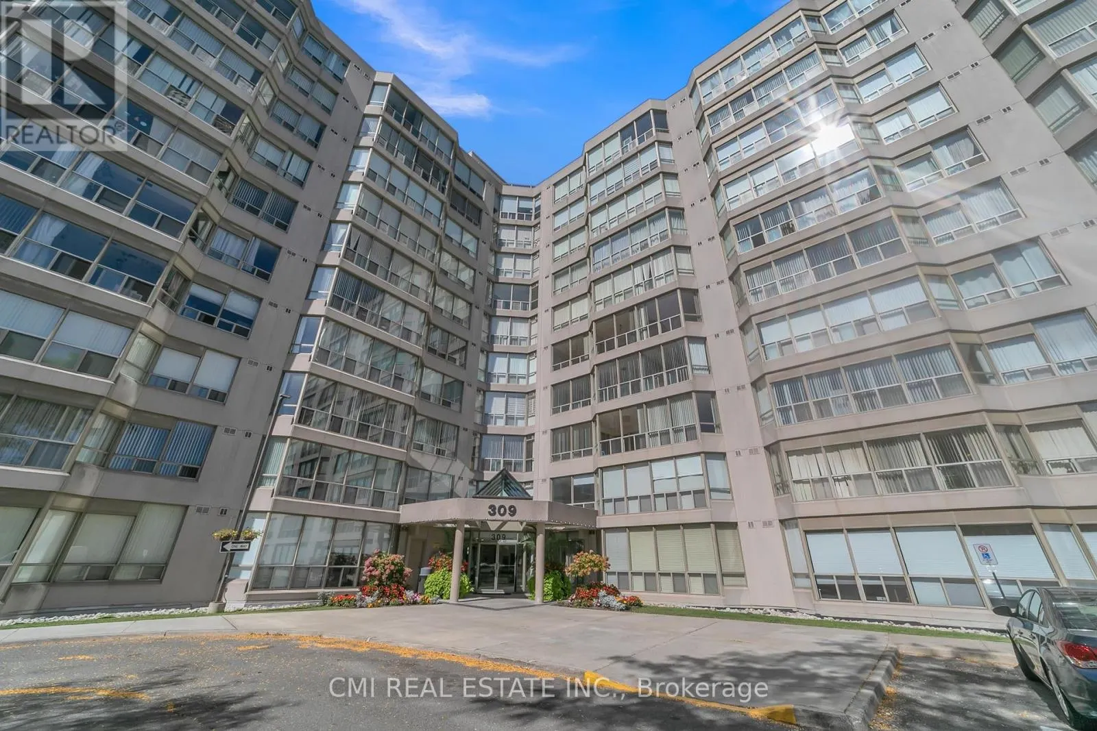 805 - 309 MAJOR MACKENZIE DRIVE E