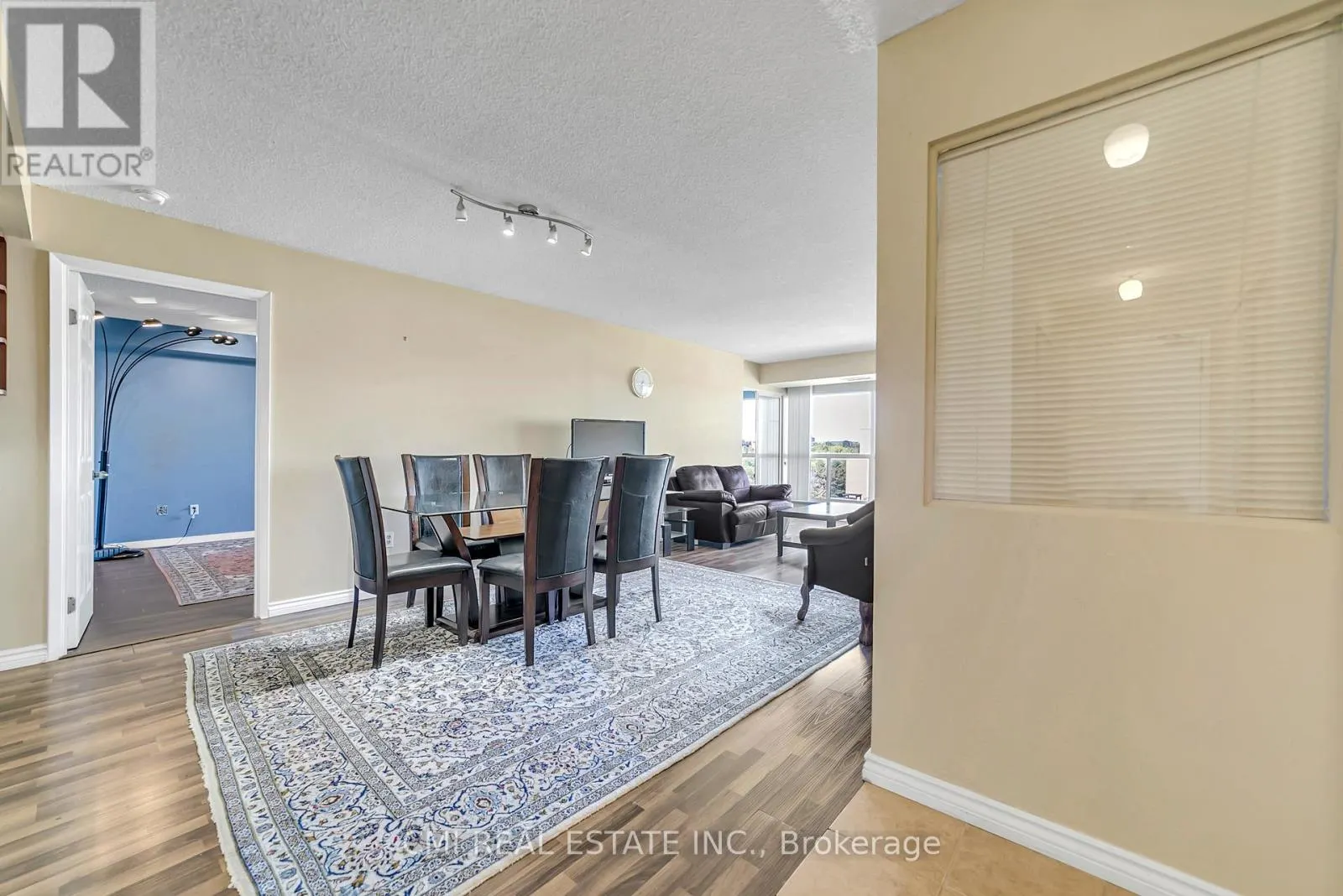 805 - 309 MAJOR MACKENZIE DRIVE E