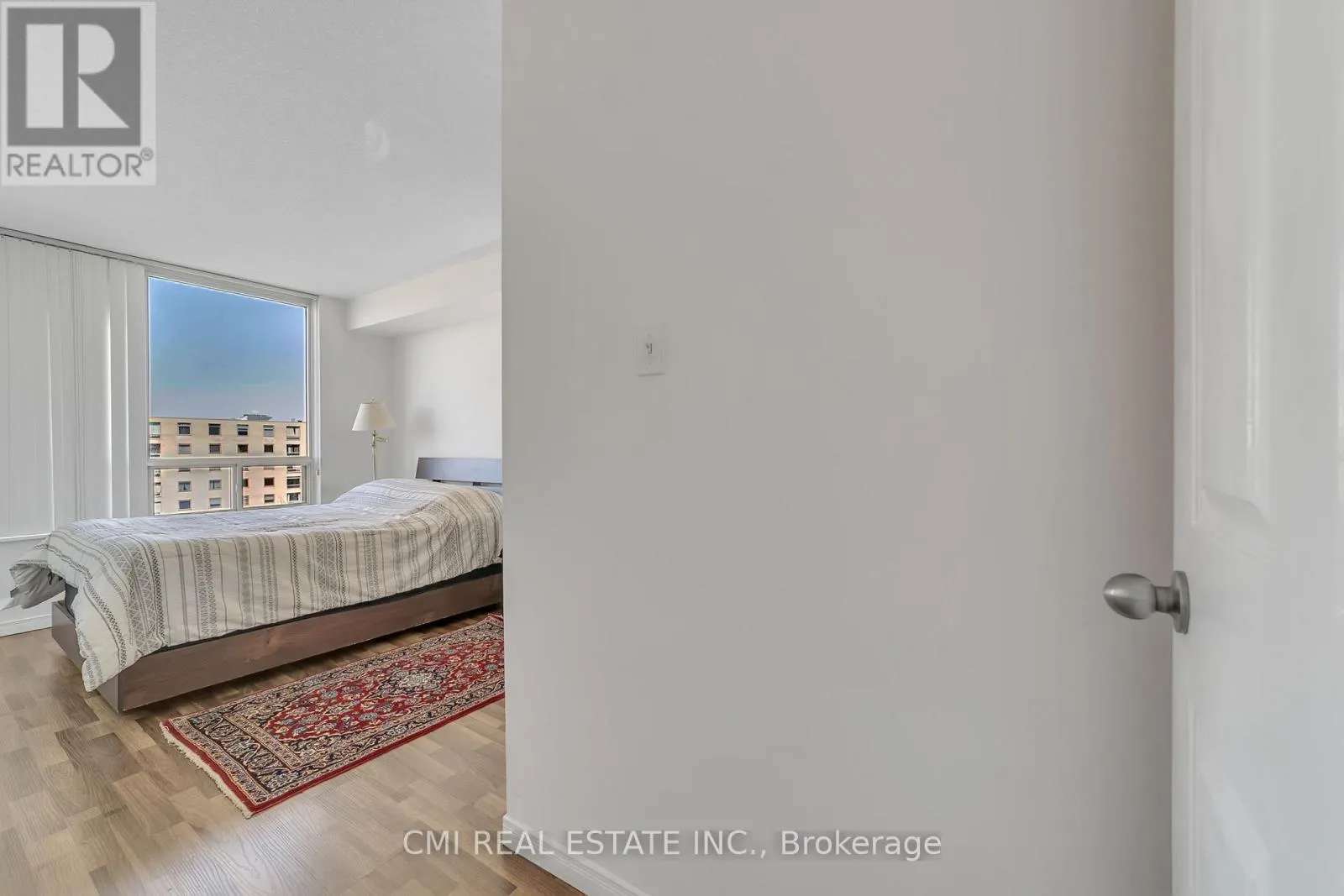 805 - 309 MAJOR MACKENZIE DRIVE E