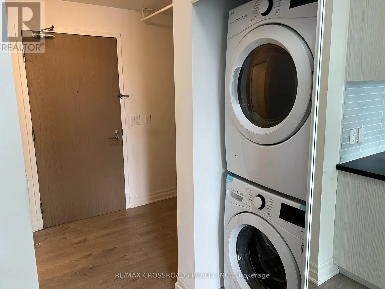 907 - 8 ROUGE VALLEY DRIVE