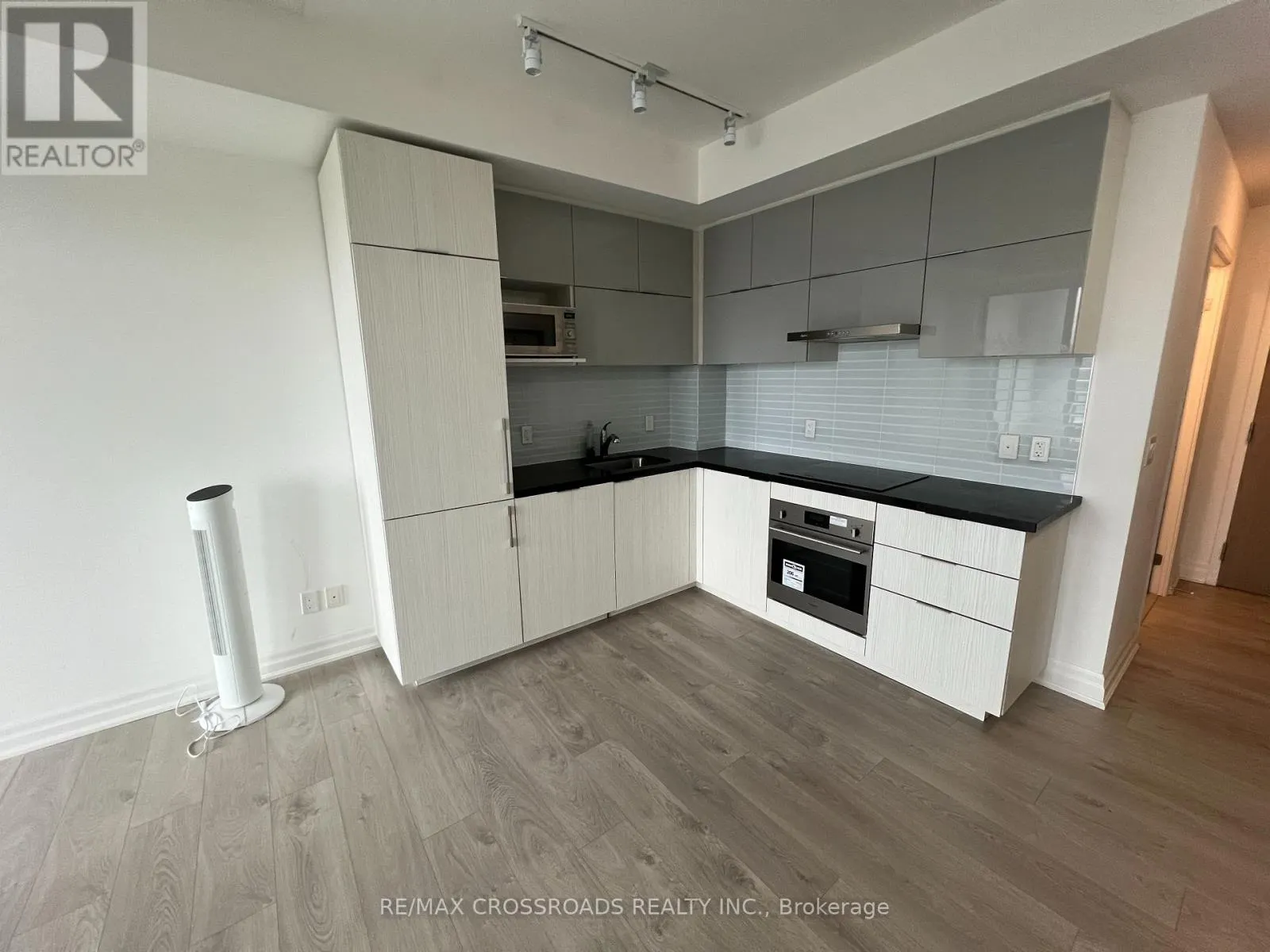 907 - 8 ROUGE VALLEY DRIVE