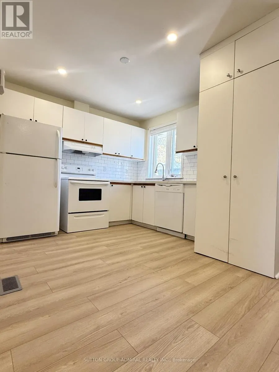 A - 61 PARKSIDE DRIVE