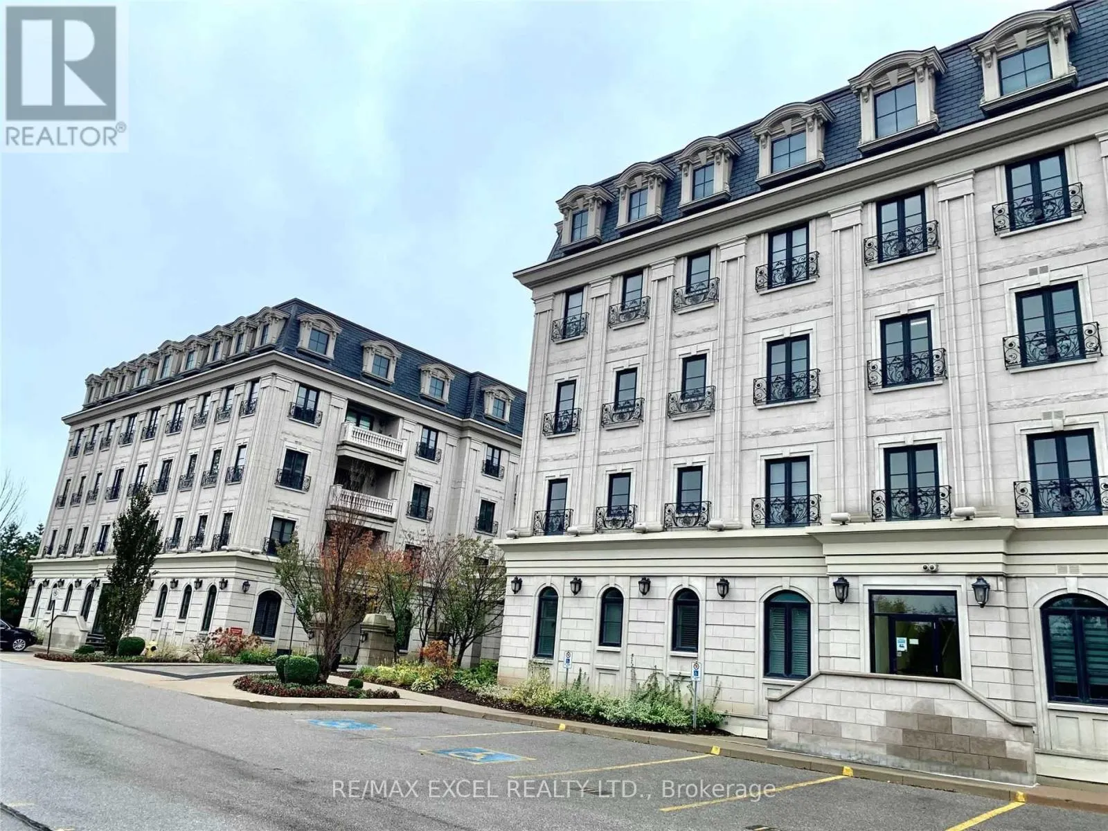 404 - 1 VERCLAIRE GATE