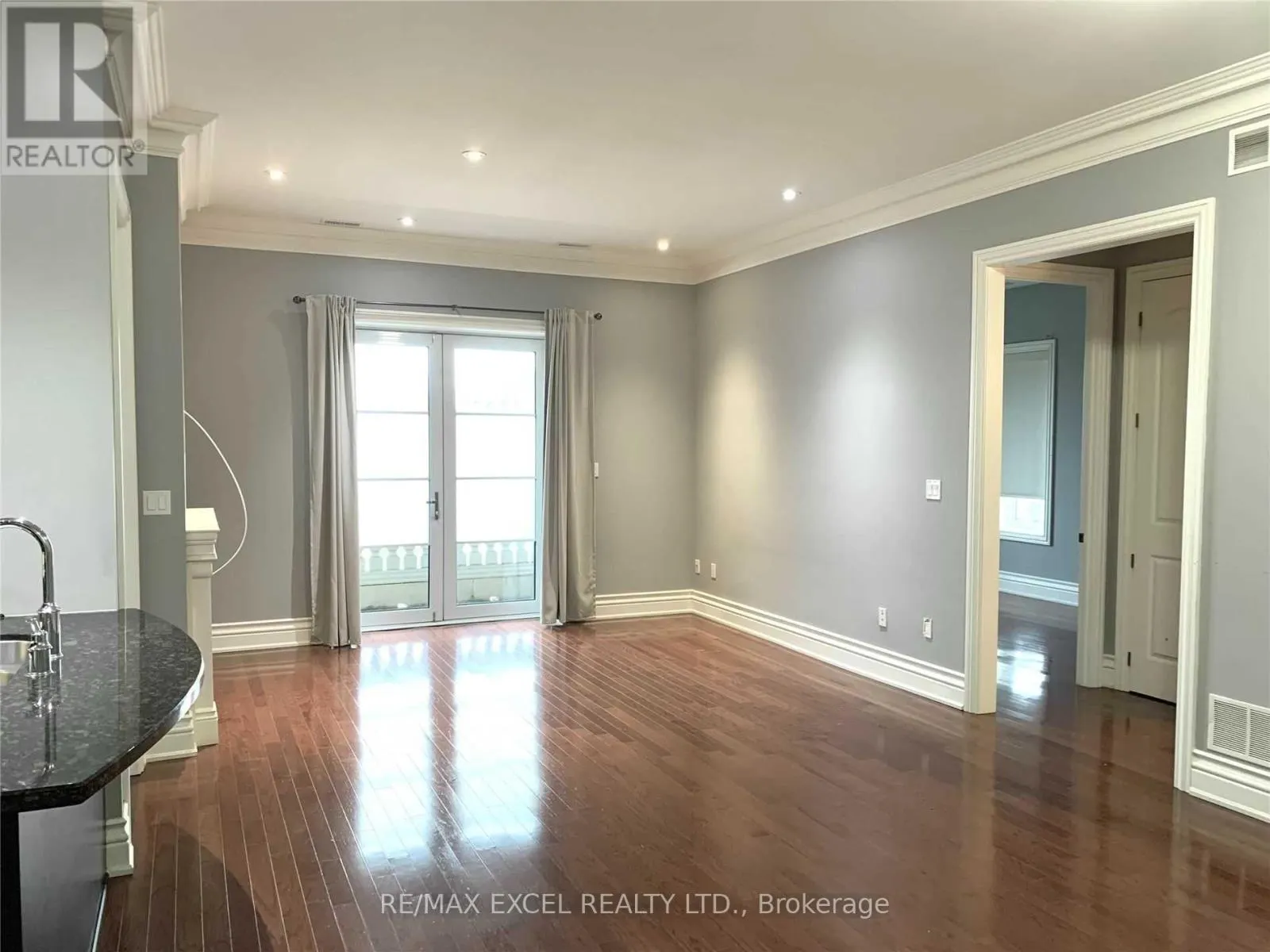 404 - 1 VERCLAIRE GATE