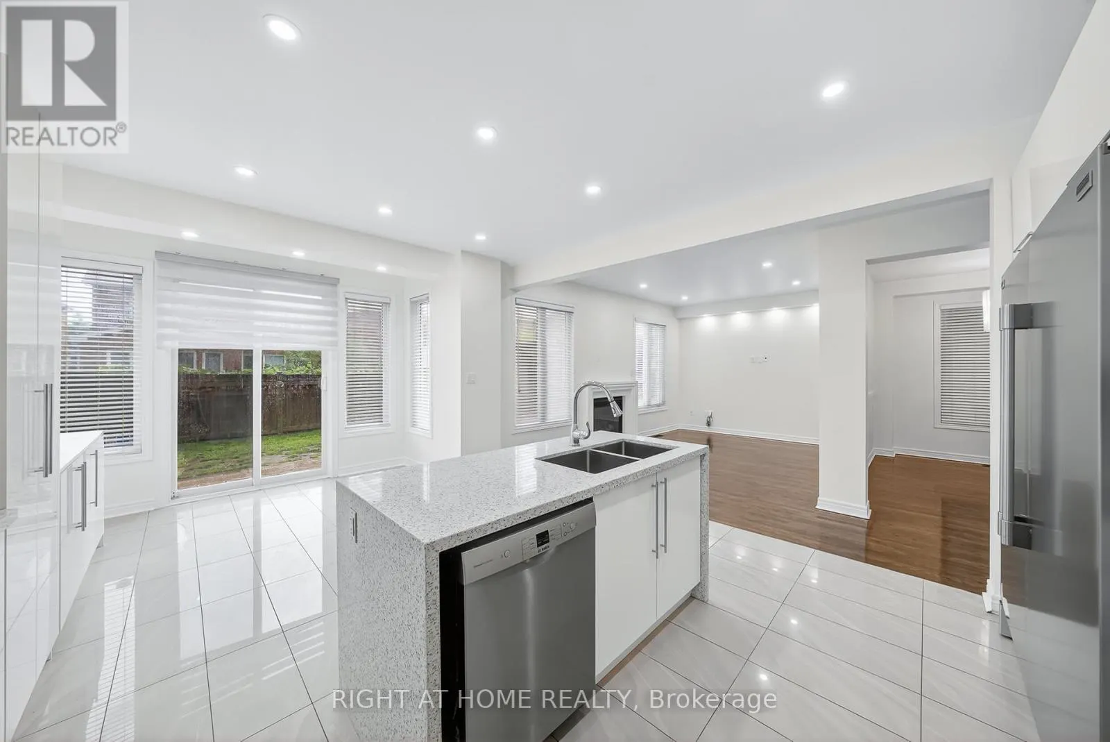 193 BLUE DASHER BOULEVARD