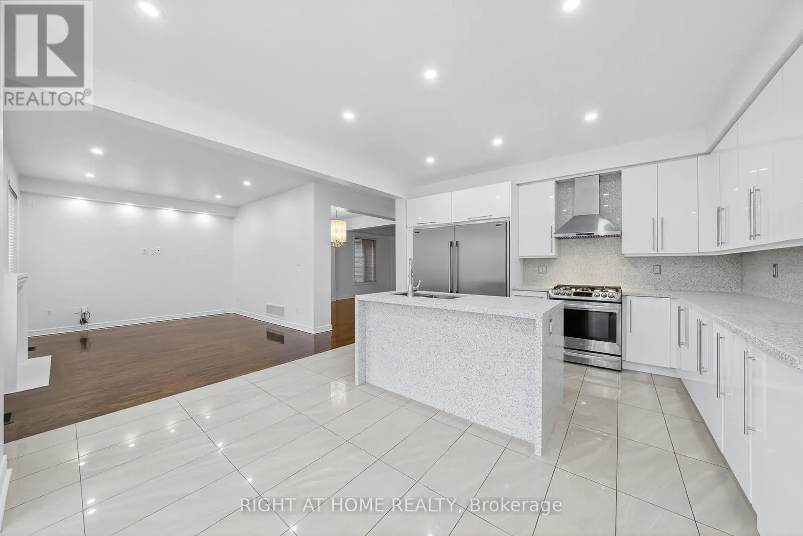 193 BLUE DASHER BOULEVARD