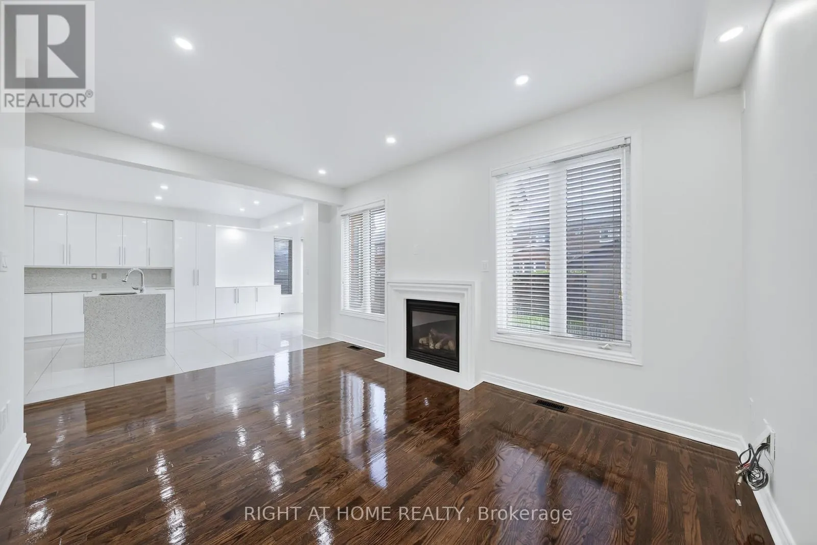 193 BLUE DASHER BOULEVARD