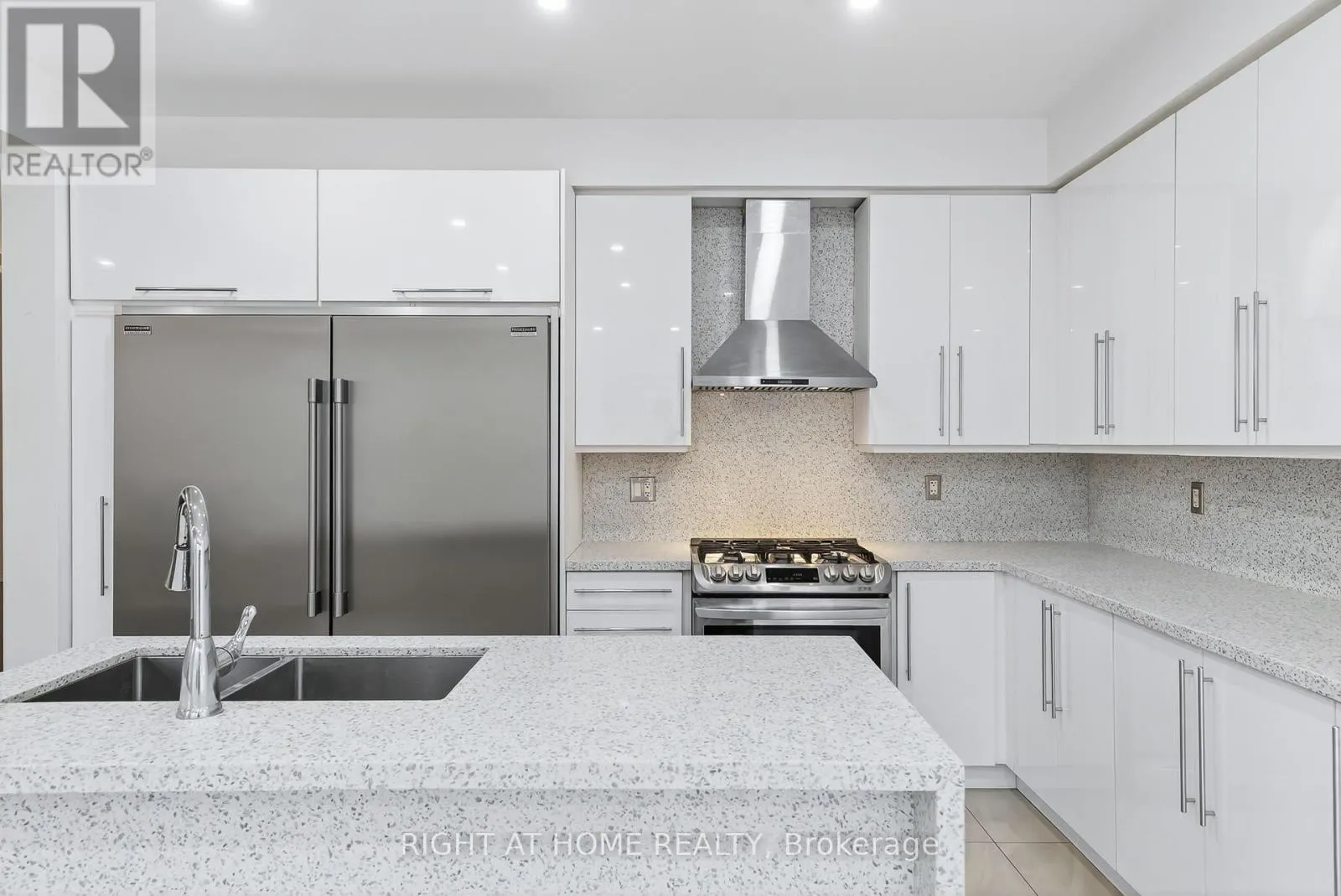 193 BLUE DASHER BOULEVARD